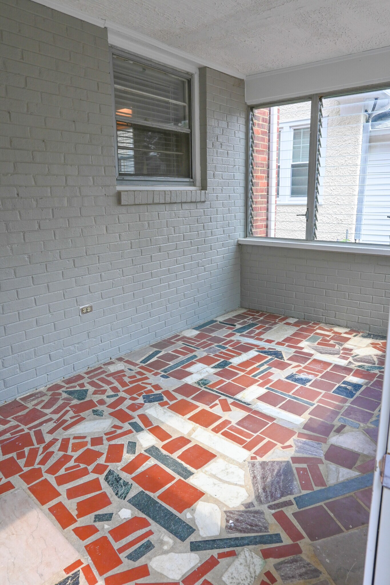 Building Photo - 6013 Patterson Ave