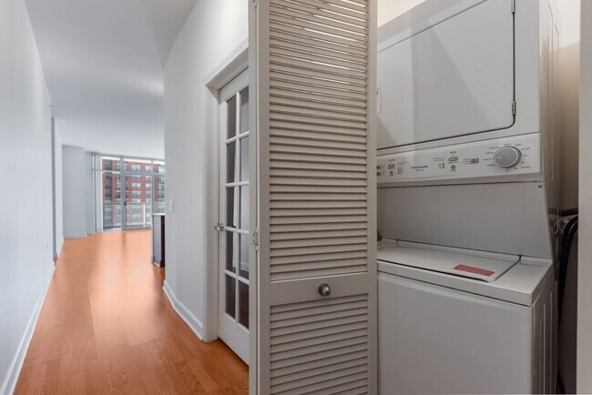 Building Photo - 1235 S Prairie Ave