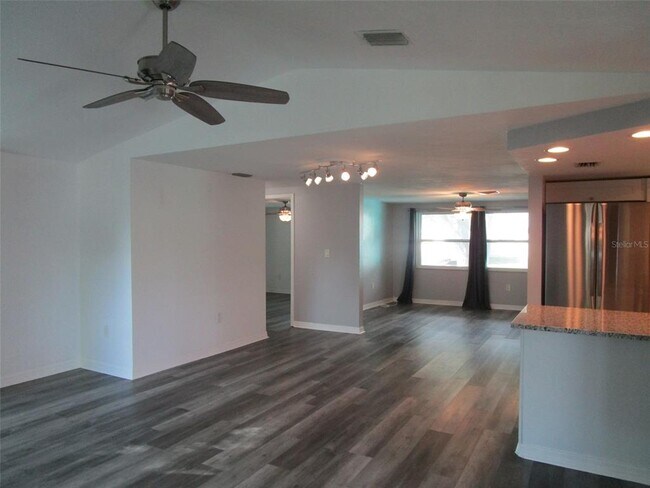 Building Photo - 7226 San Moritz Dr