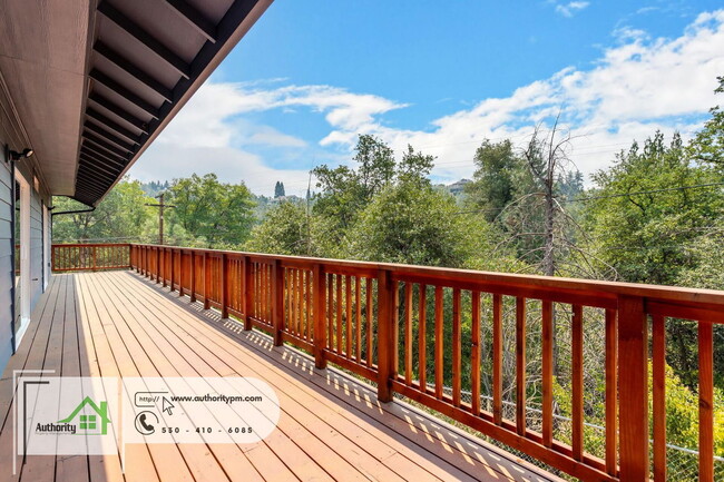 Building Photo - 1140 Redbud Dr