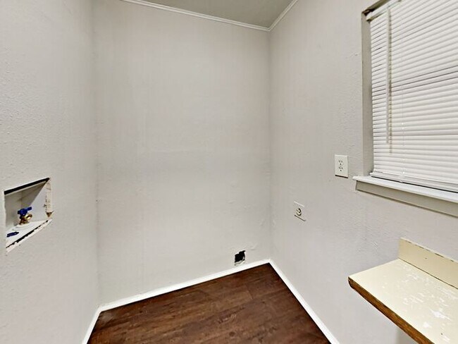 Building Photo - $1000 OFF 1st Month*. No App Fee