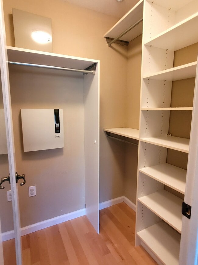 Building Photo - 10 Meritage Common