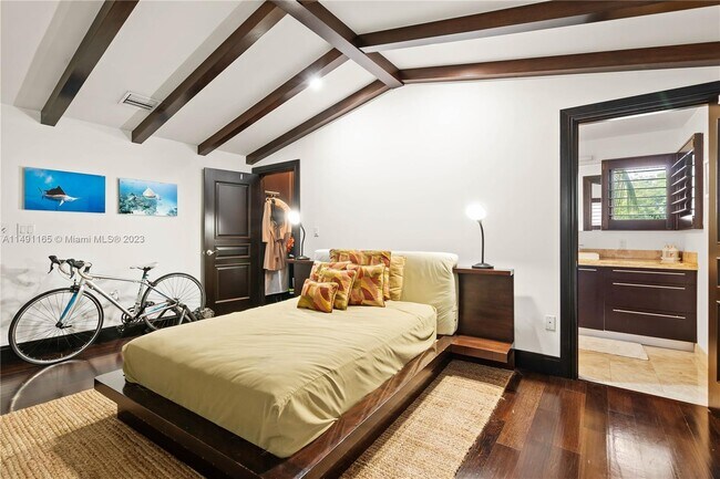 Building Photo - 2 SW 24th Rd