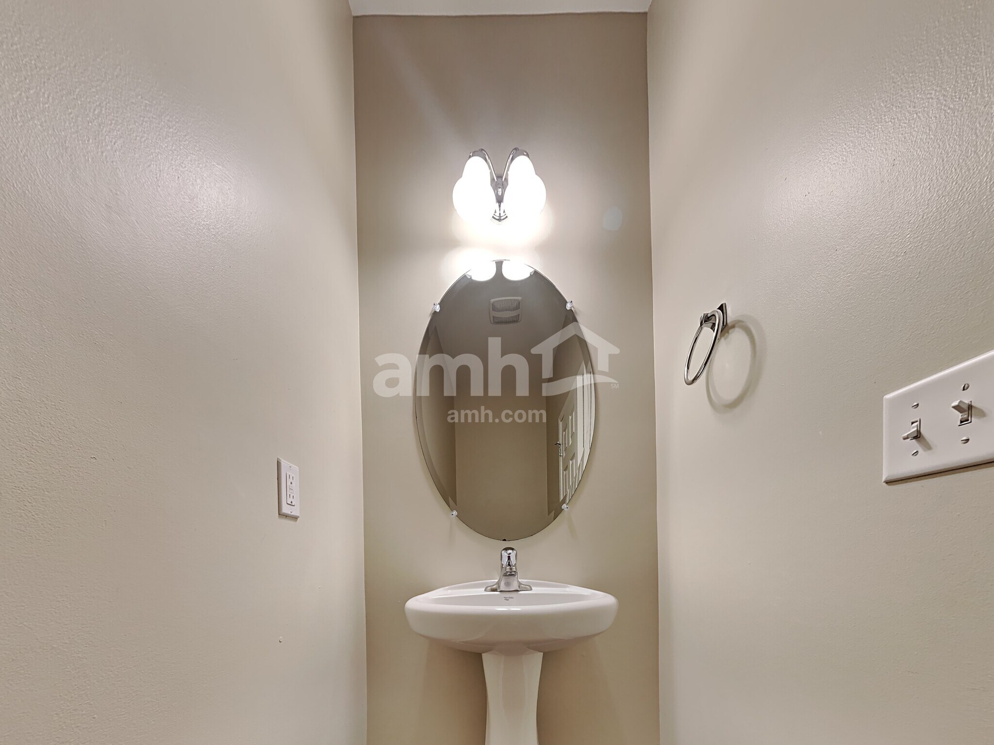 Building Photo - 504 Greywood Ln