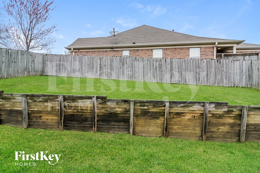 Building Photo - 10148 Cross Valley Dr