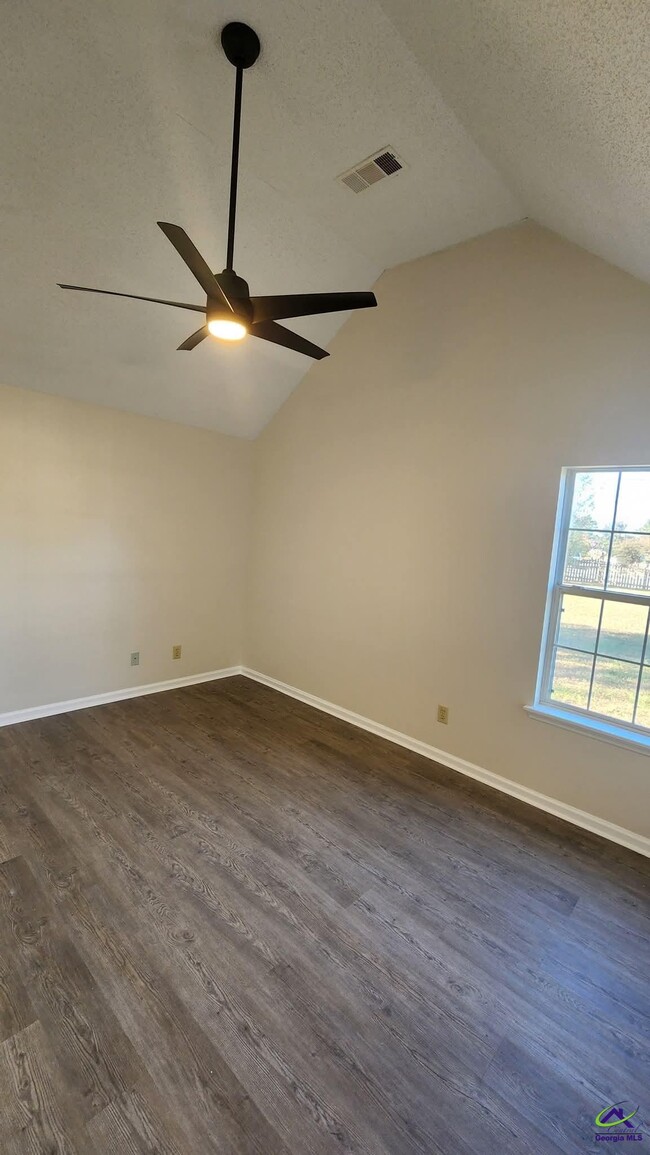 Building Photo - 101 Country Cove