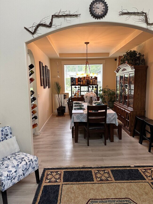 Building Photo - Beautiful 5 Bed/3Ba Single Family Home