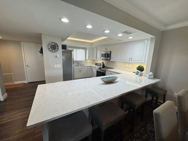 Building Photo - Flagship Village Condo in The Landings Yacht Golf & Tennis Club
