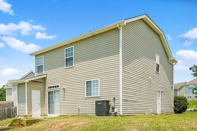 Building Photo - 5200 Tant Cir