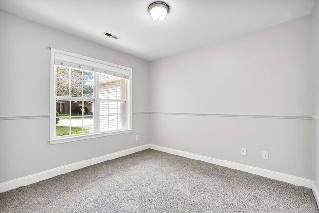 Building Photo - 104 Grasmere Ct