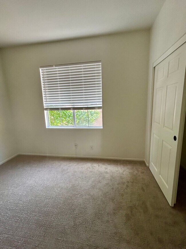 Building Photo - Enjoy this Resort Style Living