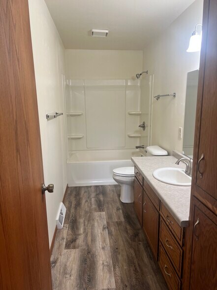 Building Photo - 23 Hollyhock Ct
