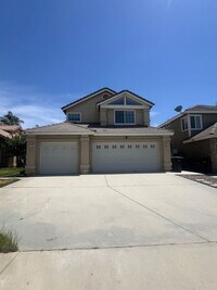Building Photo - Welcome Home in the Desirable Orangecrest Community!