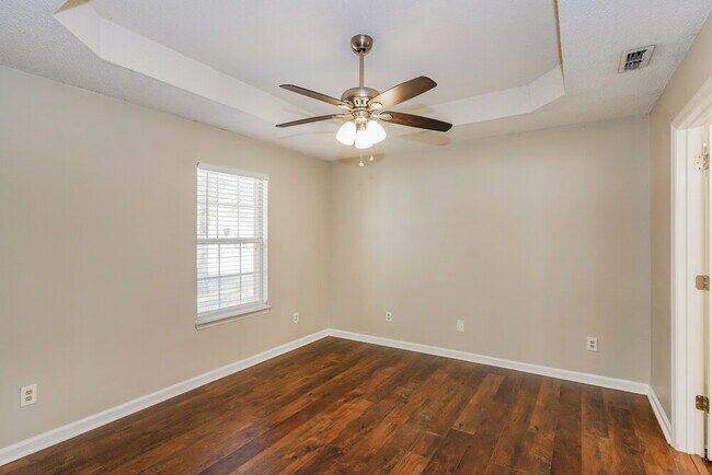 Building Photo - 102 Riverwood Dr