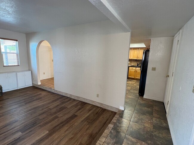 Building Photo - 3236 Silversmith Dr