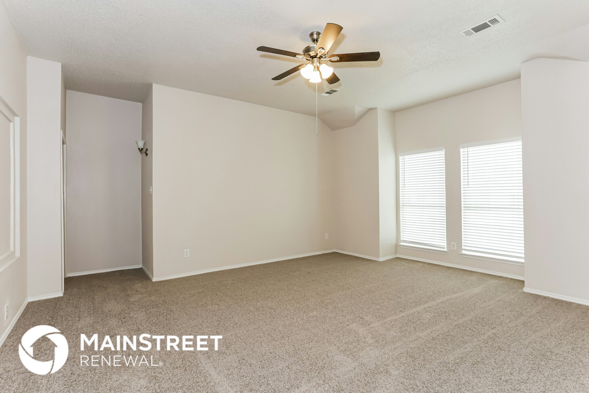 Building Photo - 1954 Pin Oak Ln