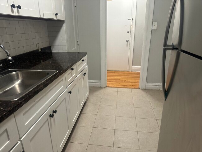 Building Photo - 115 Fairview Ave