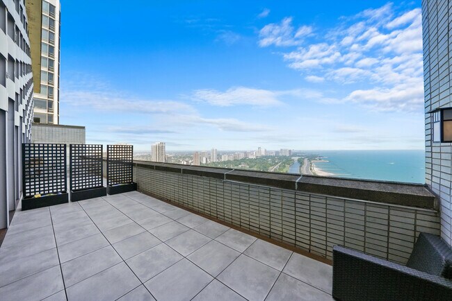 Building Photo - 1550 N Lake Shore Dr