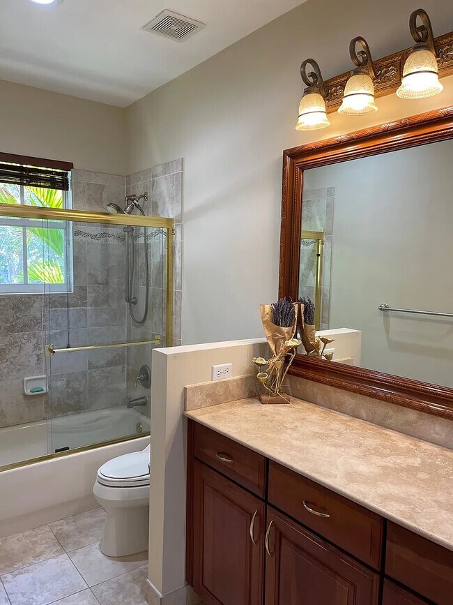 Building Photo - 1200 Merlot Dr