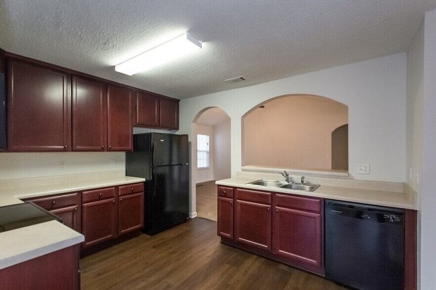 Building Photo - 448 Camella Cir