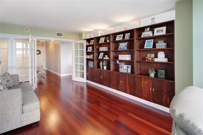 Building Photo - 1625 SE 10th Ave