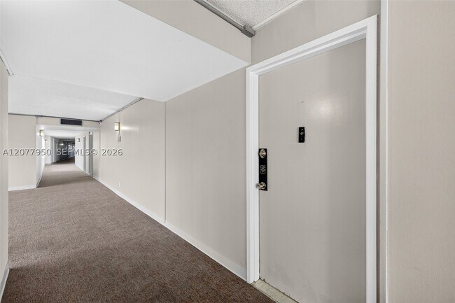 Building Photo - 401 Golden Isles Dr