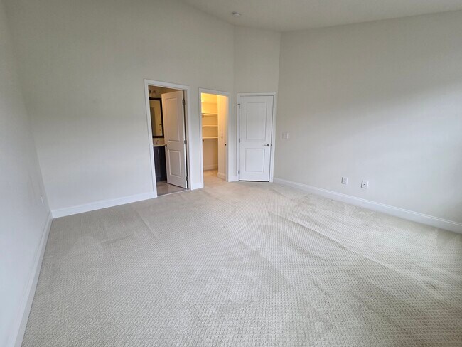 Building Photo - 12 Putnam Ln