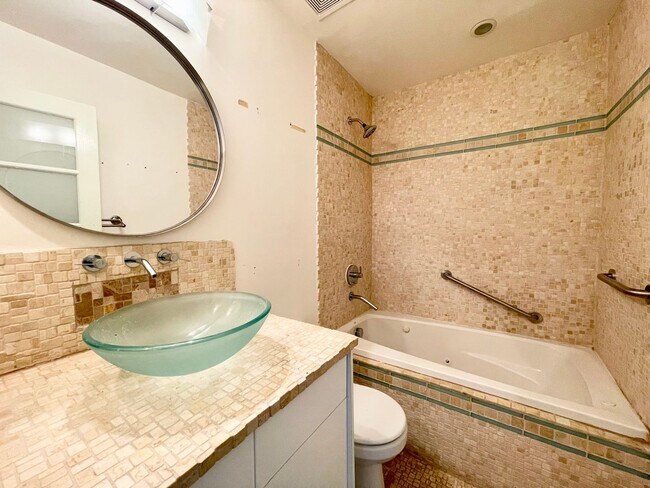 Building Photo - AVAILABLE NOW!! BEAUTIFUL  2 Bed / 2 Bath - Across from The River Shopping Center in RANCHO MIRAGE!