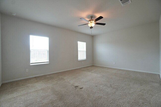 Building Photo - 115 Bethpage Dr