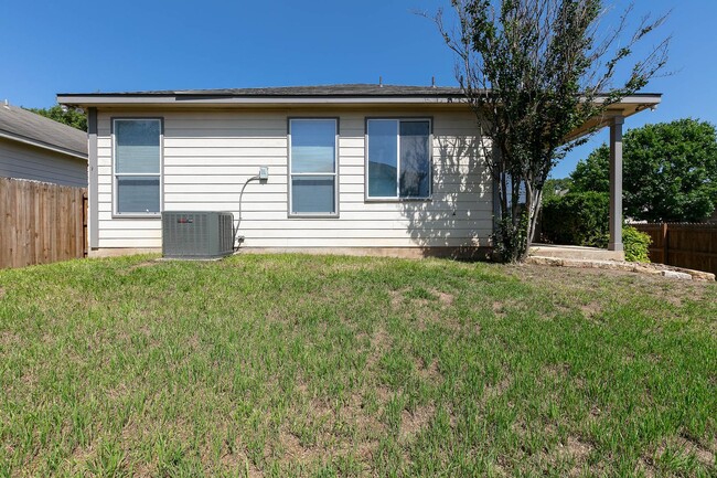 Building Photo - Boerne, TX ~Single Story 3 Bedroom near Ca...