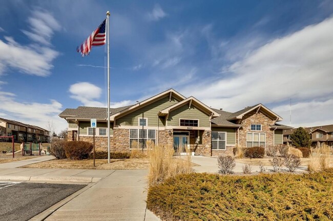 Building Photo - Stunning Modern 2 bedroom Townhome!!!