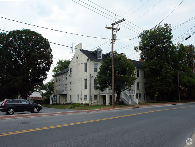 Building Photo - Wayside Apartments