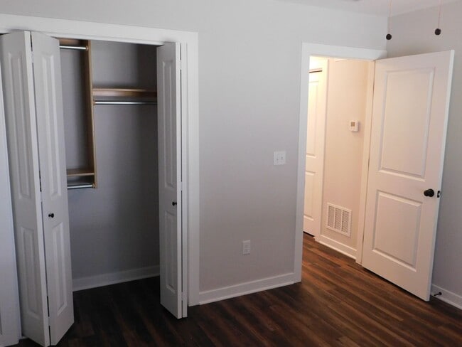 Building Photo - Cozy 2 bedroom/1 bath home in El Dorado