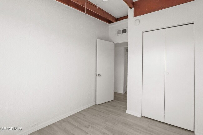 Building Photo - 550 Dolan St