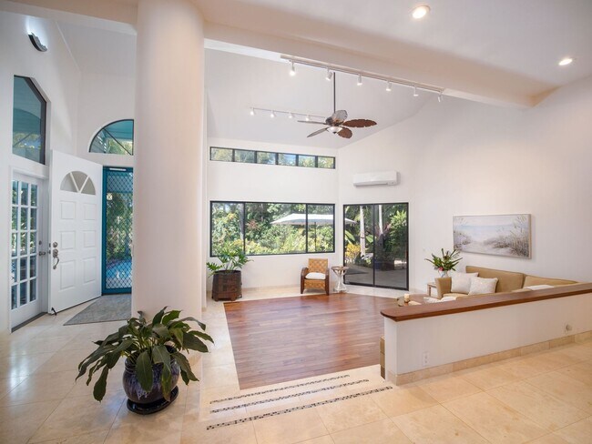 Building Photo - Beautiful Furnished, 2 Bed, 3 Bath, Gated ...
