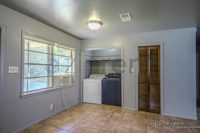 Building Photo - 7515 Carl Rd Ext