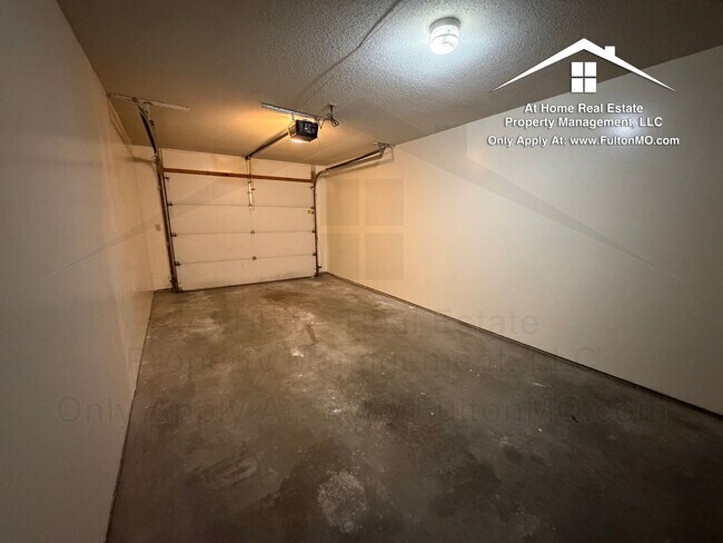 Building Photo - 617 Westview Dr