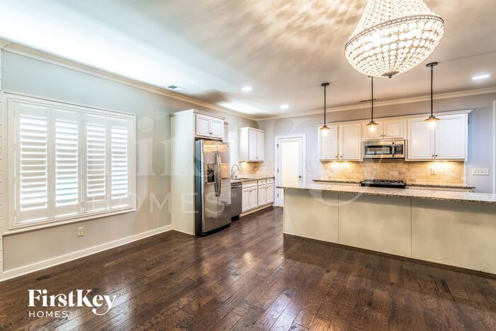 Building Photo - 455 Lake Chelsea Way