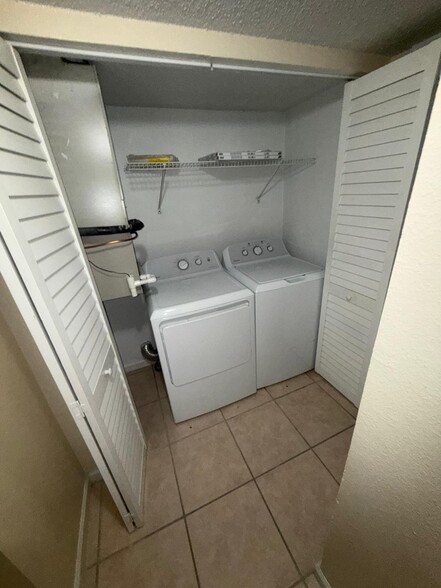 Building Photo - 204 Poinsettia Pine Ct