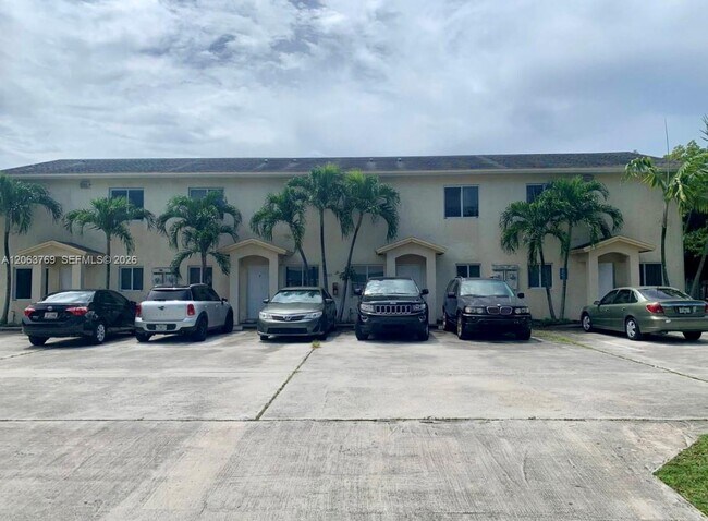 Building Photo - 925 SW 8th St