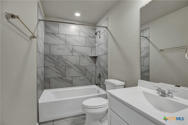Building Photo - 267 Kinsley Wy