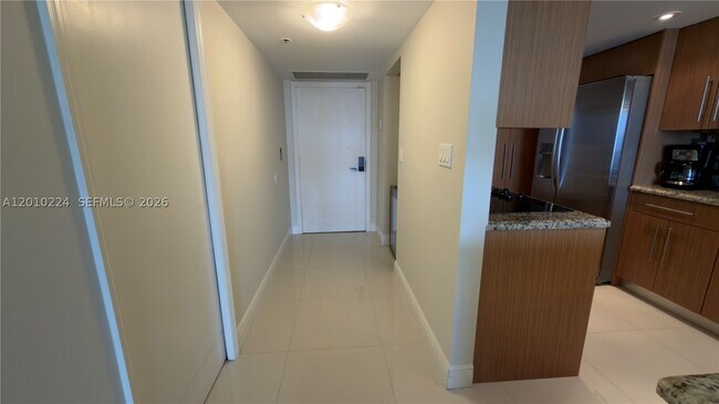 Building Photo - 1717 N Bayshore Dr
