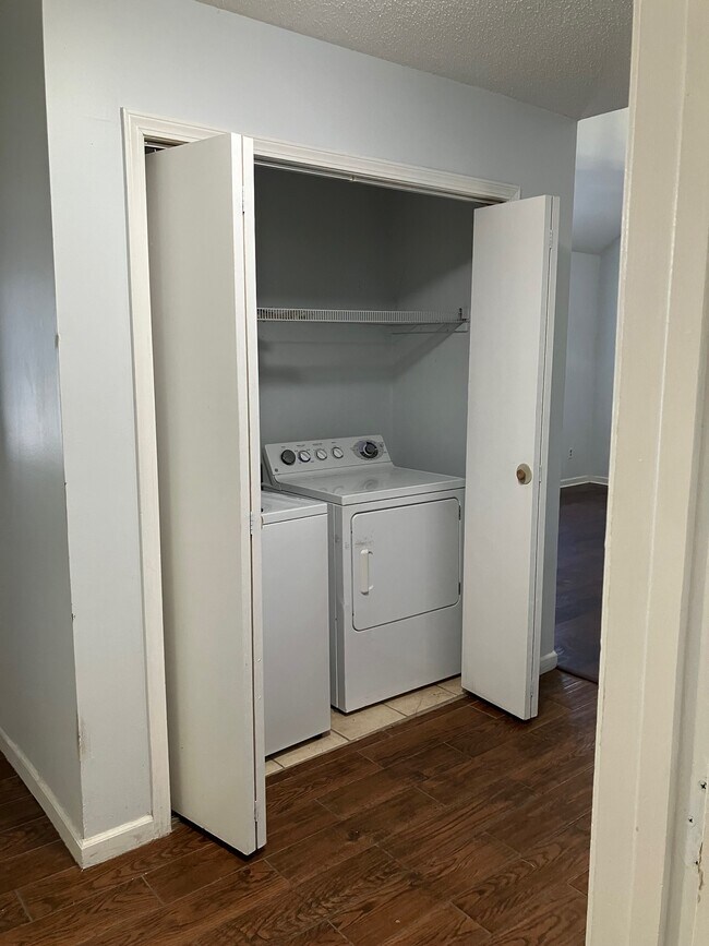 Building Photo - 7054 Foxhall Dr