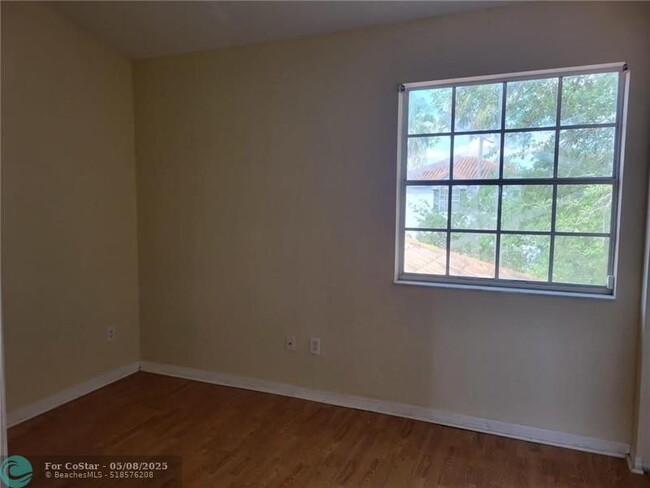 Building Photo - 751 SW 148th Ave