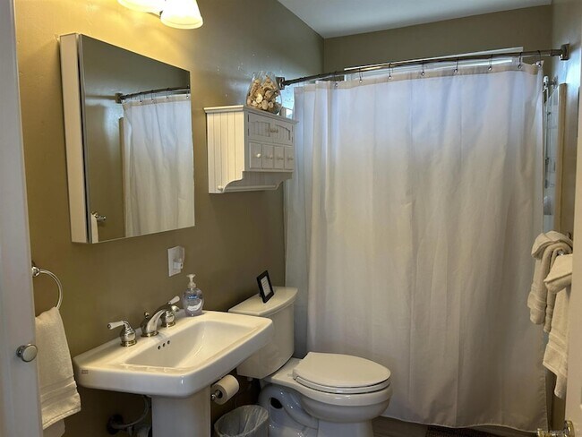 Building Photo - 1566 Santa Barbara St