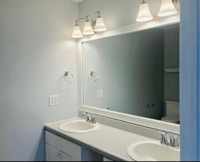 Building Photo - 106 Chesterfield Ct