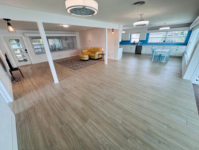 Building Photo - 3536 Belle Vista Dr E