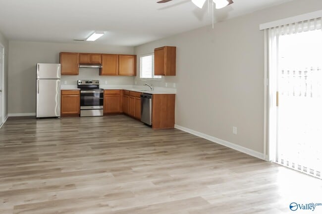 Building Photo - 213 Farmington Dr