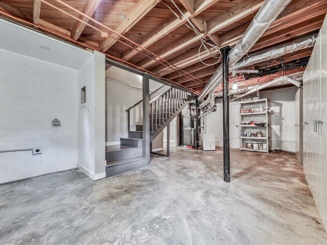 Building Photo - 5480 Burgess Dr