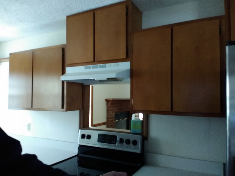 Building Photo - 611 Windcrest Dr
